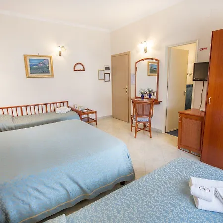 Hotel Mediterraneo 3* Cefalu