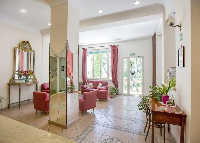 מלון Mediterraneo 3*